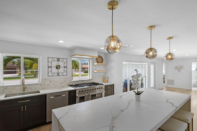 2862 NE 35th Court, Lighthouse Point, FL 33064