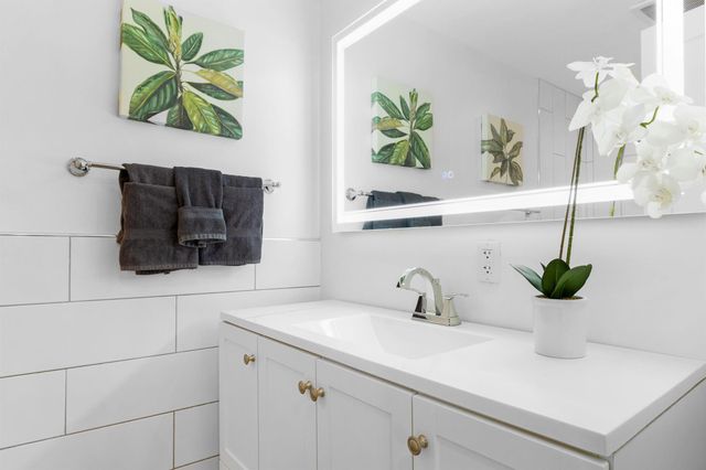 2862 NE 35th Court, Lighthouse Point, FL 33064