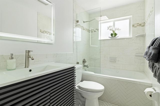 2862 NE 35th Court, Lighthouse Point, FL 33064