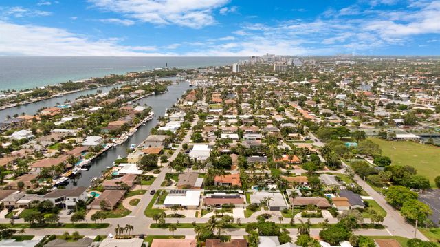 2862 NE 35th Court, Lighthouse Point, FL 33064