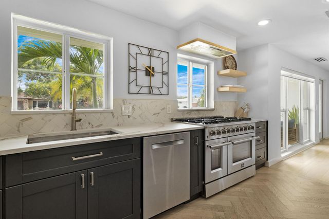 2862 NE 35th Court, Lighthouse Point, FL 33064