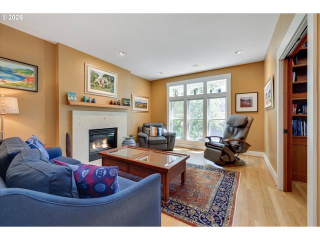 5921 S KELLY Ave, Portland, OR 97239