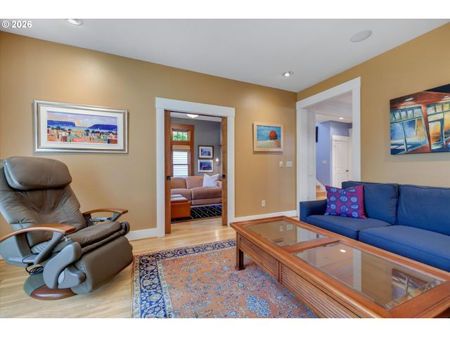 5921 S KELLY Ave, Portland, OR 97239