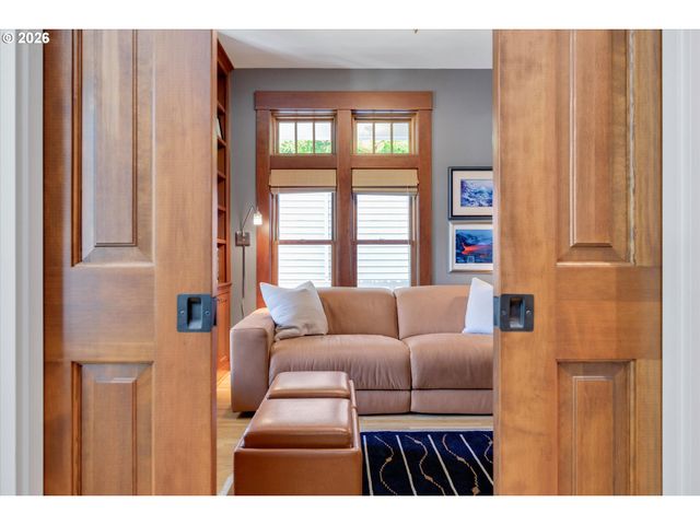 5921 S KELLY Ave, Portland, OR 97239