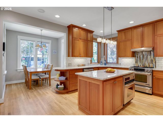 5921 S KELLY Ave, Portland, OR 97239