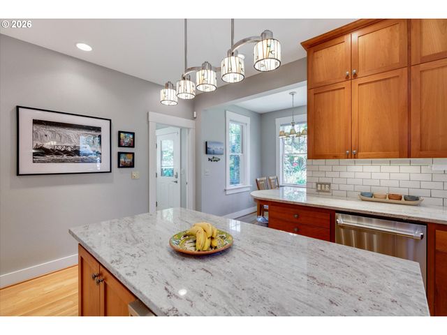 5921 S KELLY Ave, Portland, OR 97239