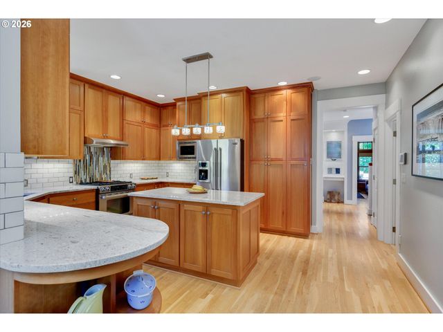 5921 S KELLY Ave, Portland, OR 97239