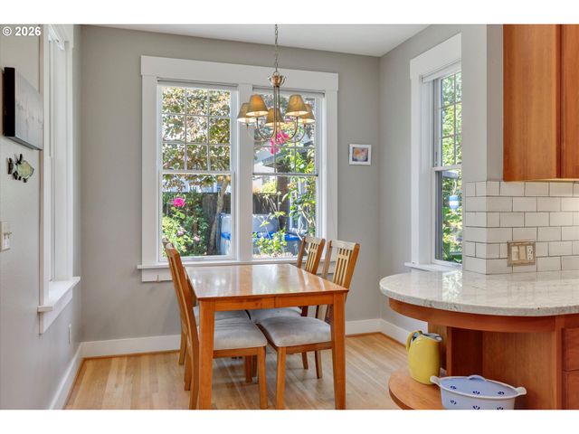 5921 S KELLY Ave, Portland, OR 97239