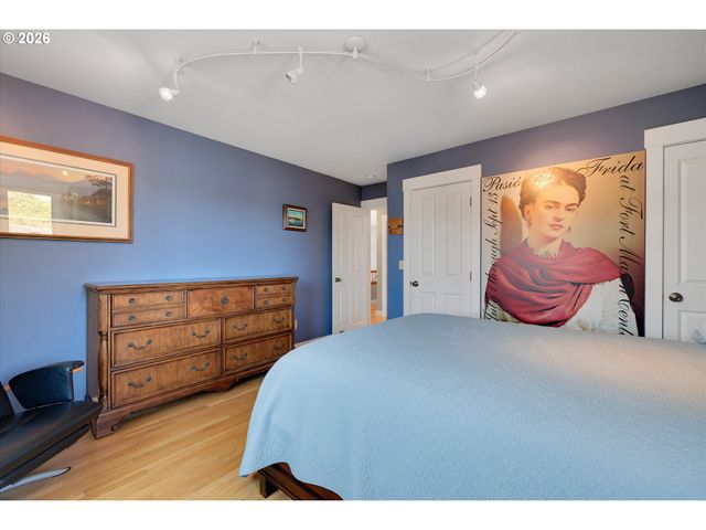 5921 S KELLY Ave, Portland, OR 97239