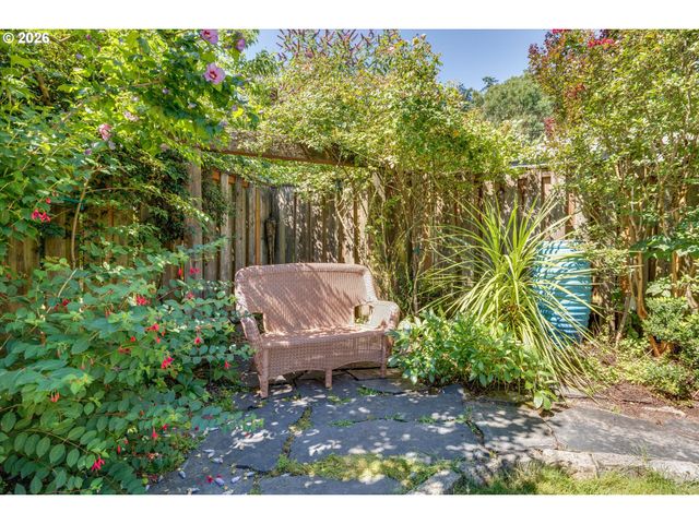 5921 S KELLY Ave, Portland, OR 97239