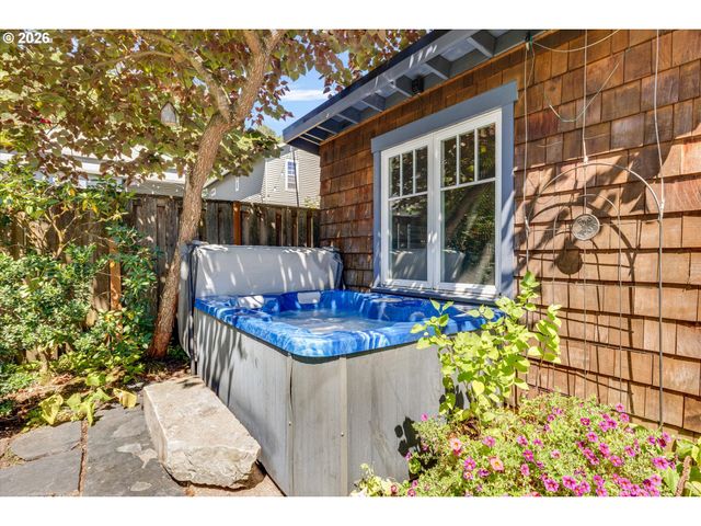 5921 S KELLY Ave, Portland, OR 97239
