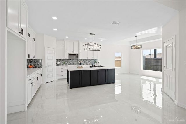2112 N 28th Street, Hidalgo, TX 78557