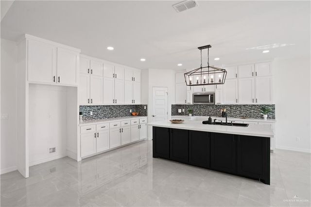 2112 N 28th Street, Hidalgo, TX 78557