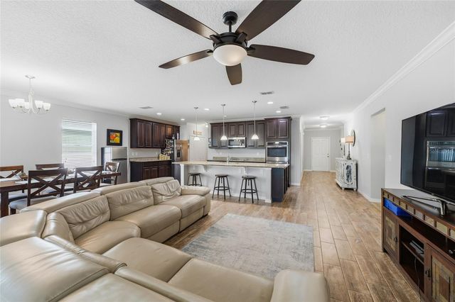 186 FLATWOODS LOOP, Davenport, FL 33837