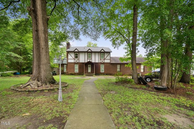 200 Cedarwood Drive, Erwin, NC 28339