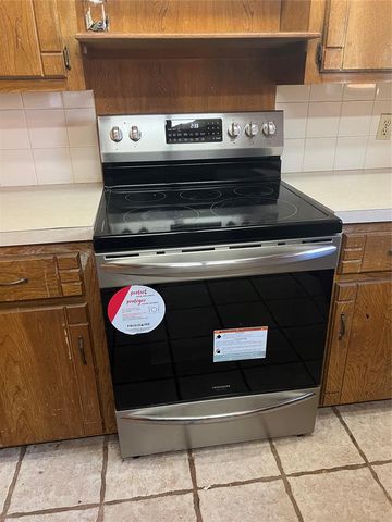 617 Randall Drive, Moore, OK 73160