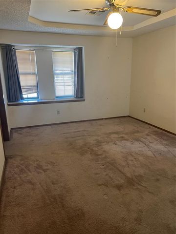 617 Randall Drive, Moore, OK 73160