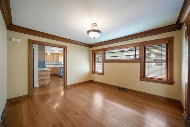 5733 Kenwood Avenue, Kansas City, MO 64110