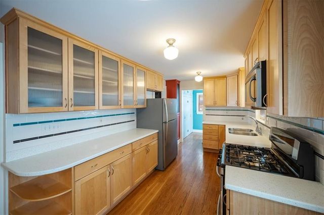 5733 Kenwood Avenue, Kansas City, MO 64110