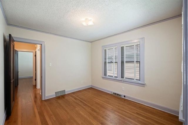 5733 Kenwood Avenue, Kansas City, MO 64110