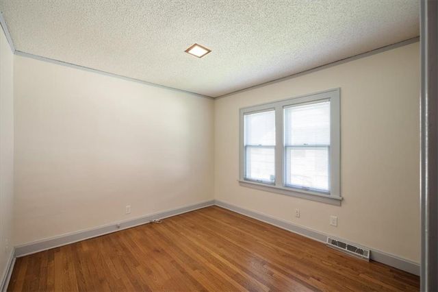 5733 Kenwood Avenue, Kansas City, MO 64110
