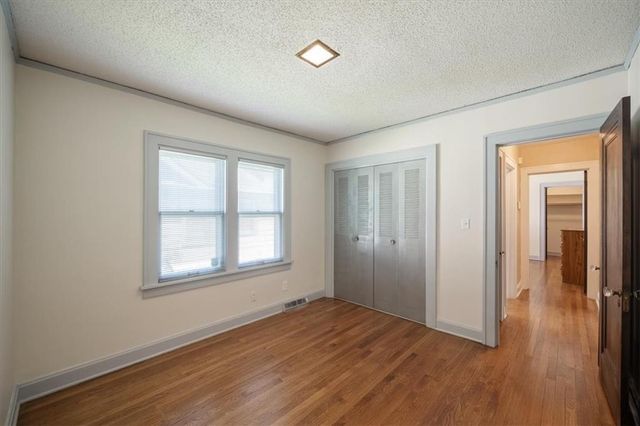 5733 Kenwood Avenue, Kansas City, MO 64110