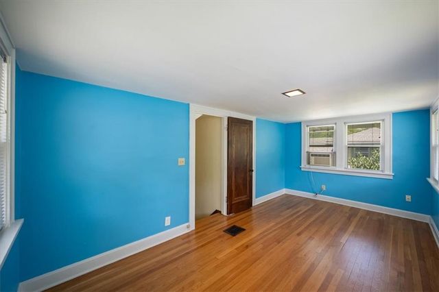 5733 Kenwood Avenue, Kansas City, MO 64110