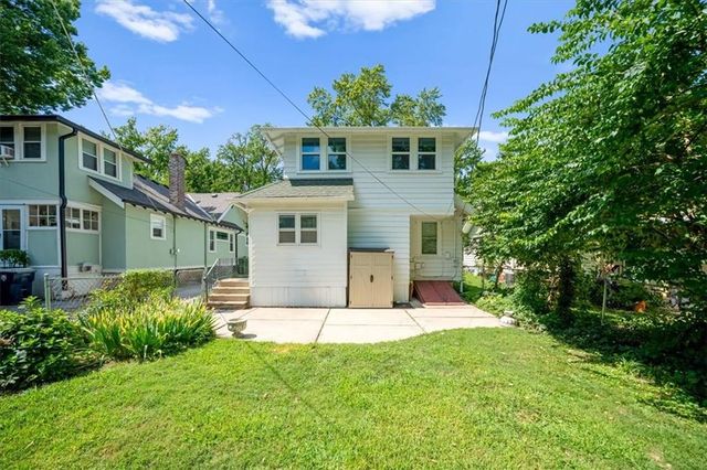 5733 Kenwood Avenue, Kansas City, MO 64110