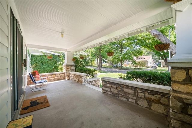 5733 Kenwood Avenue, Kansas City, MO 64110