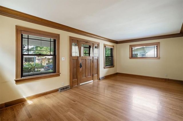 5733 Kenwood Avenue, Kansas City, MO 64110