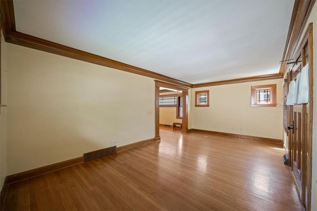 5733 Kenwood Avenue, Kansas City, MO 64110