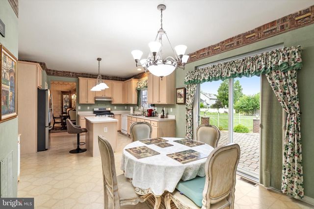 16 WENDOVER RD, East Windsor, NJ 08520