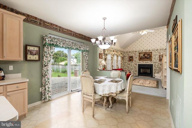 16 WENDOVER RD, East Windsor, NJ 08520