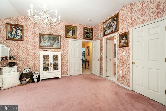 16 WENDOVER RD, East Windsor, NJ 08520