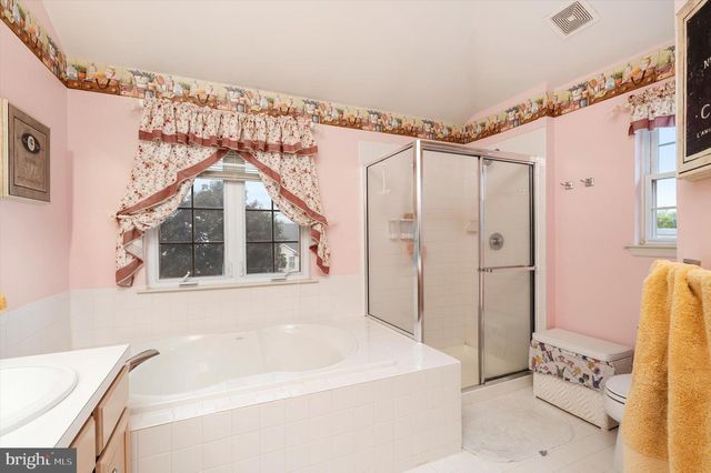 16 WENDOVER RD, East Windsor, NJ 08520