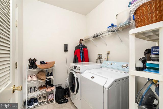 16 WENDOVER RD, East Windsor, NJ 08520