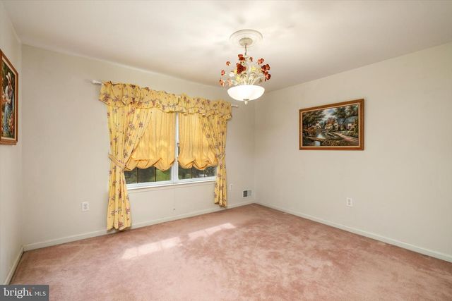 16 WENDOVER RD, East Windsor, NJ 08520