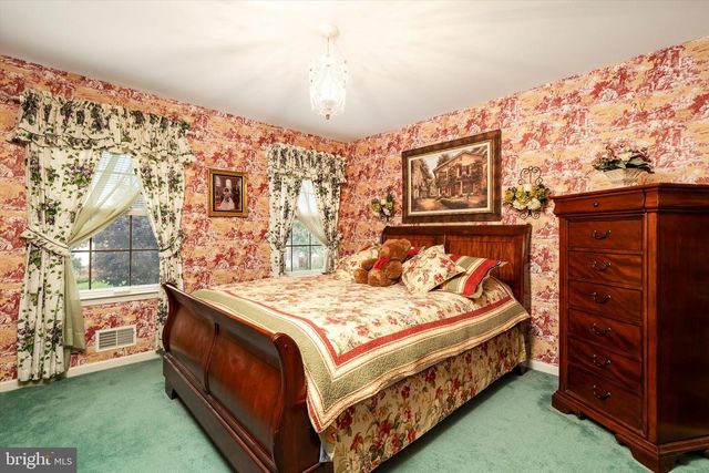 16 WENDOVER RD, East Windsor, NJ 08520