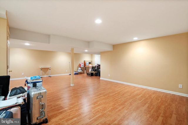 16 WENDOVER RD, East Windsor, NJ 08520