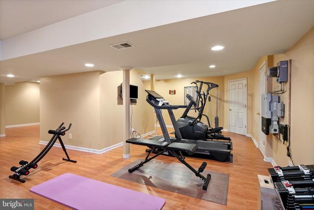 16 WENDOVER RD, East Windsor, NJ 08520