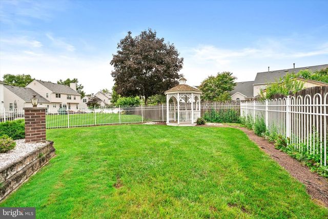 16 WENDOVER RD, East Windsor, NJ 08520