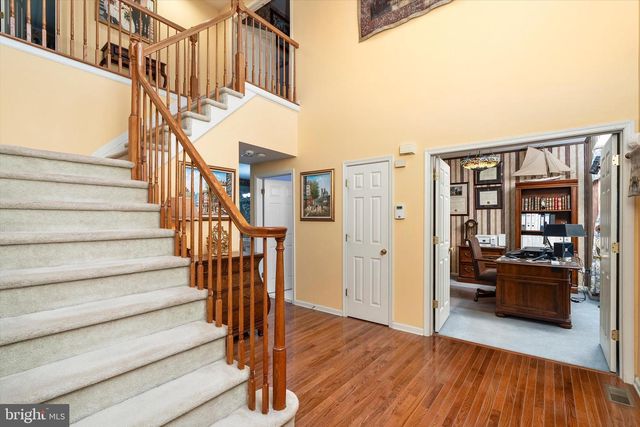 16 WENDOVER RD, East Windsor, NJ 08520