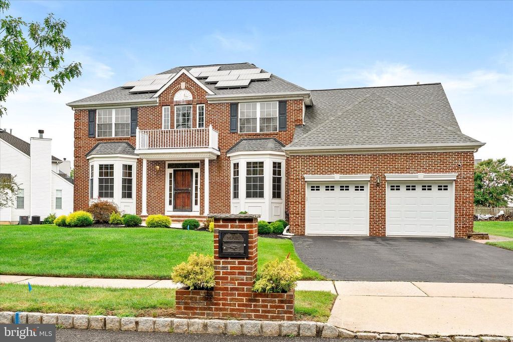 16 WENDOVER RD, East Windsor, NJ 08520