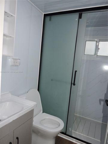 551 E 39th St, Hialeah, FL 33013