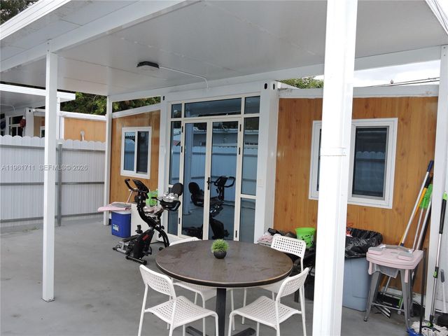 551 E 39th St, Hialeah, FL 33013