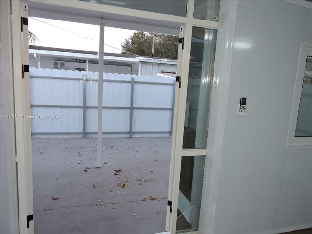 551 E 39th St, Hialeah, FL 33013