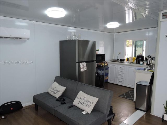 551 E 39th St, Hialeah, FL 33013