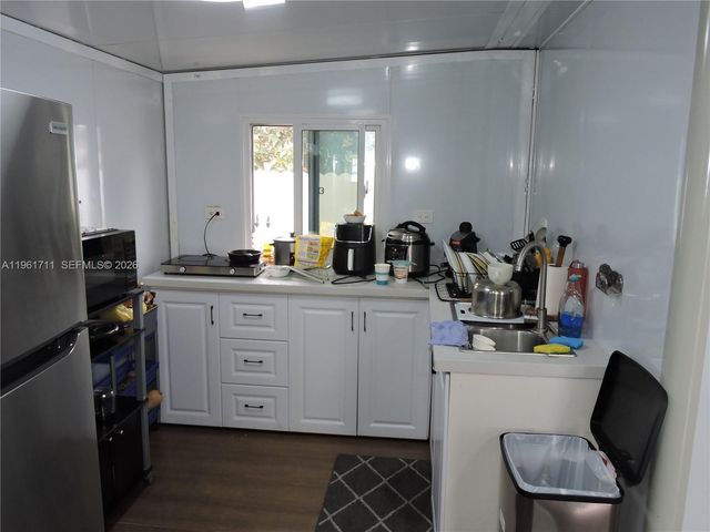 551 E 39th St, Hialeah, FL 33013