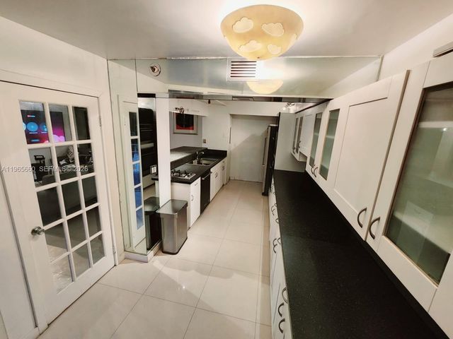 1000 Quayside Ter 408, Miami, FL 33138