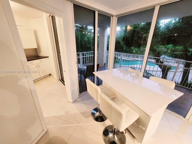 1000 Quayside Ter 408, Miami, FL 33138